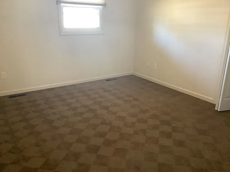 931 Foster Dr — Photo 5