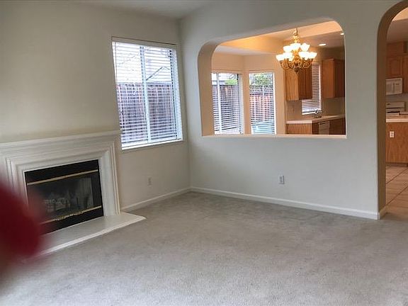 3rd image of 1013 Woodcrest Ct