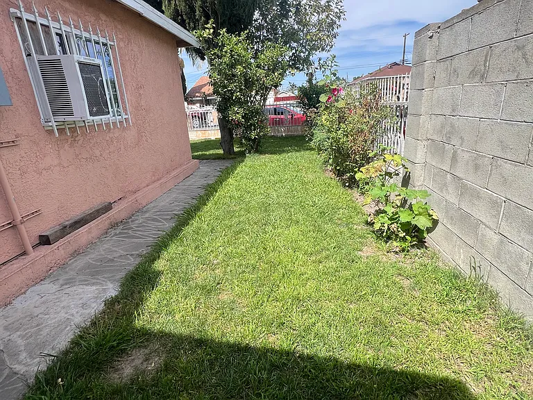 430 W Plum St — Photo 14