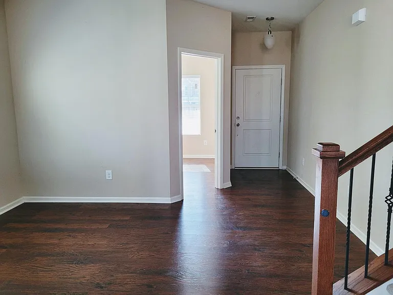 5906 Boxelder Cv — Photo 2
