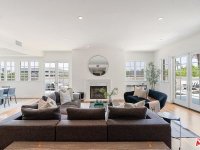 4661 Wilshire Blvd UNIT 302, Los Angeles, CA, 90010