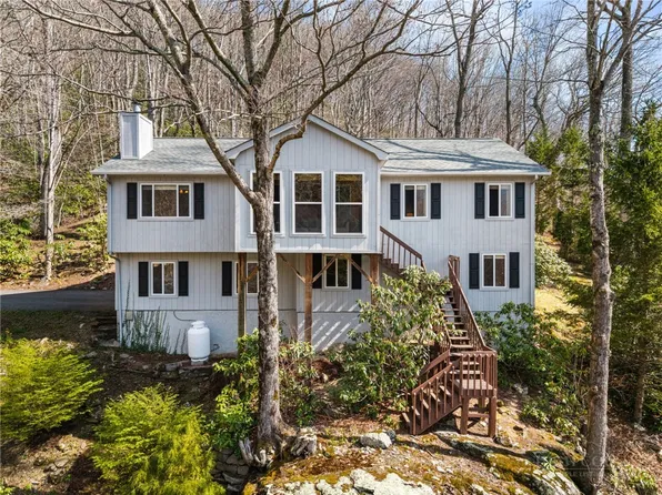 220 Woodwinds Lane, Seven Devils, NC 28604