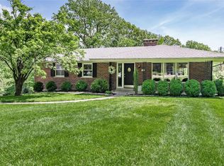 21 Baxter Ln, Chesterfield, MO 63017