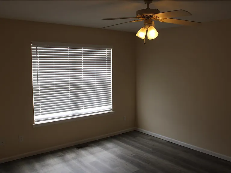 815 Woodside Creek Dr — Photo 8