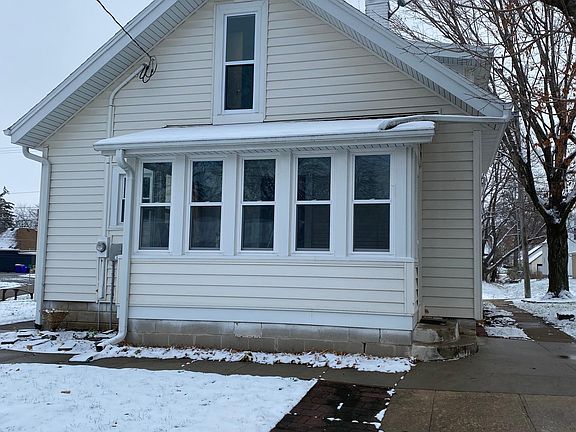 3rd image of 221 N Iowa St