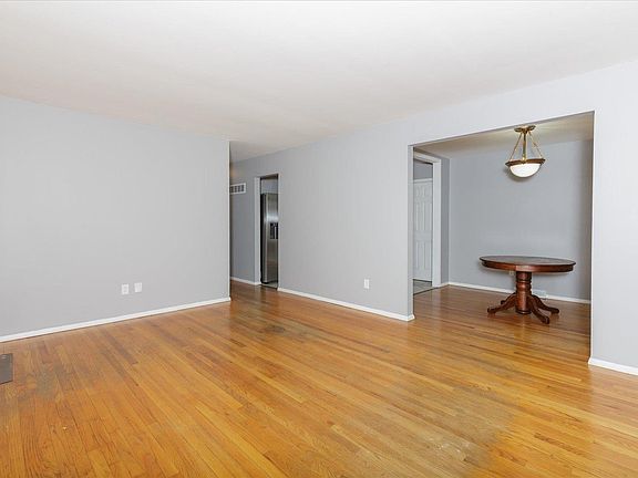 4th image of 1480 Lindsay Ln