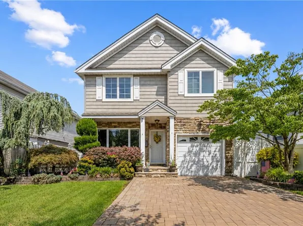4711 Hylan Boulevard image 1 of 33