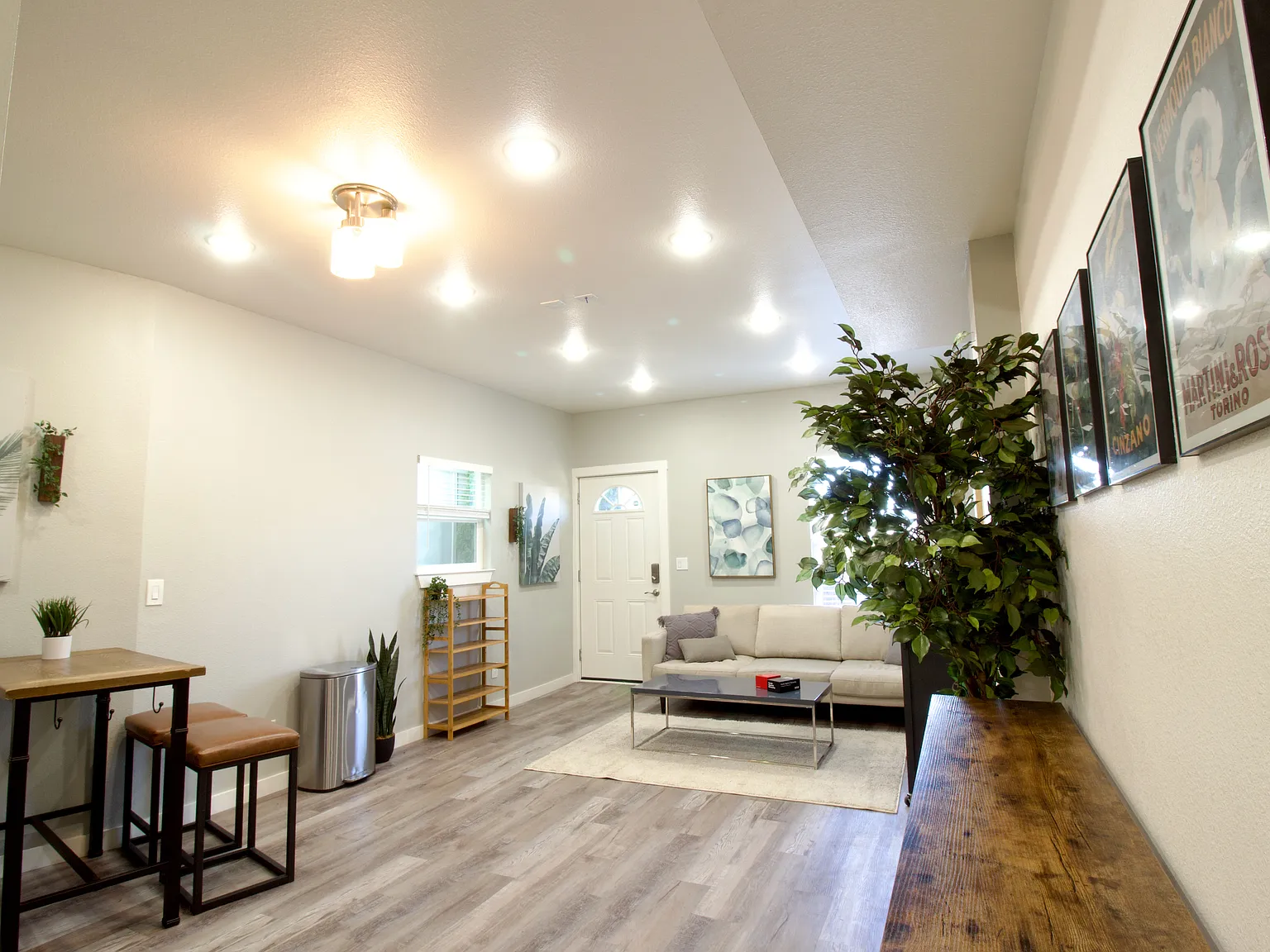 6 bed, 1450 sqft, $1,045 — Photo 2