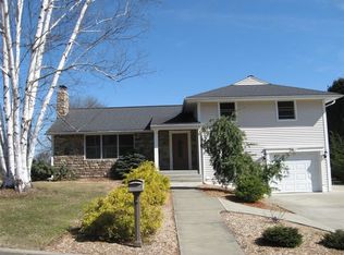 18 Dover Dr, Endicott, NY 13760