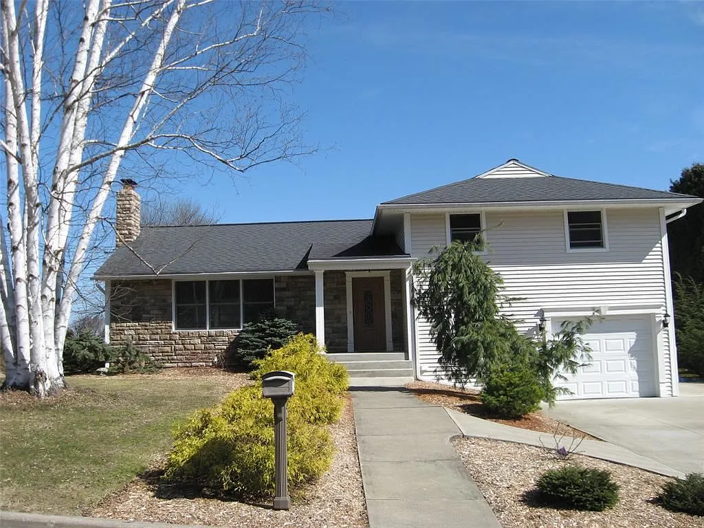 18 Dover Dr photo 1
