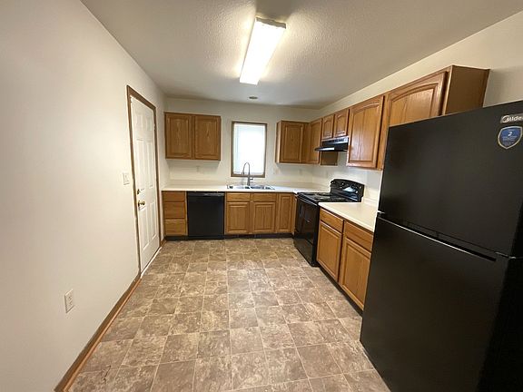 3rd image of 545 W Grand Ave