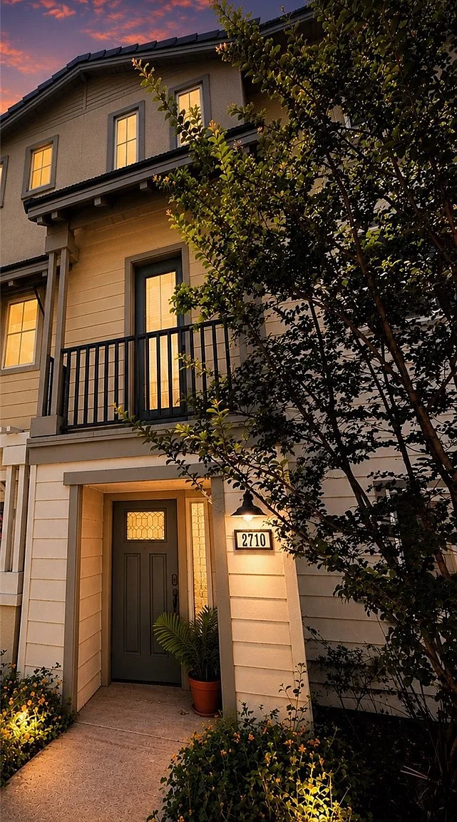3 bed, 3.5 bath, 1530 sqft, $3,250 — Photo 2