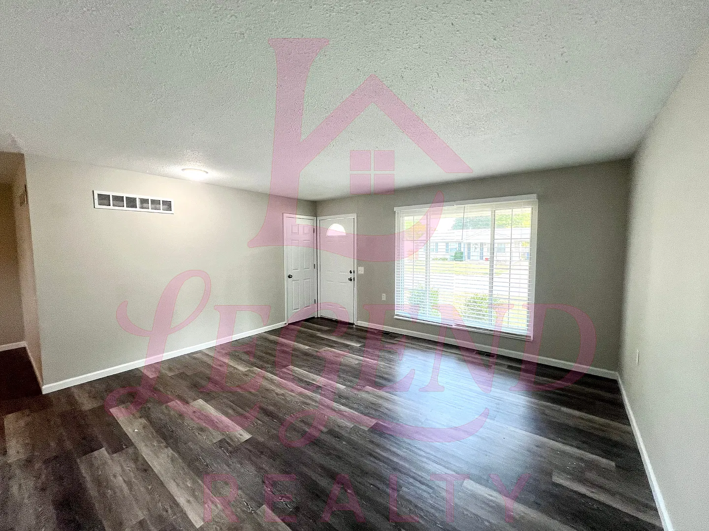 Updated 3-Bedroom Home with a 1 Car Garage & Fenced Yard in St. Charles! — Photo 4