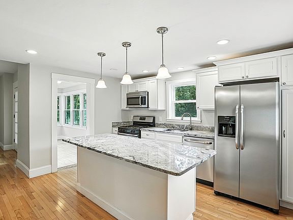 3rd image of 271 Cordaville Rd