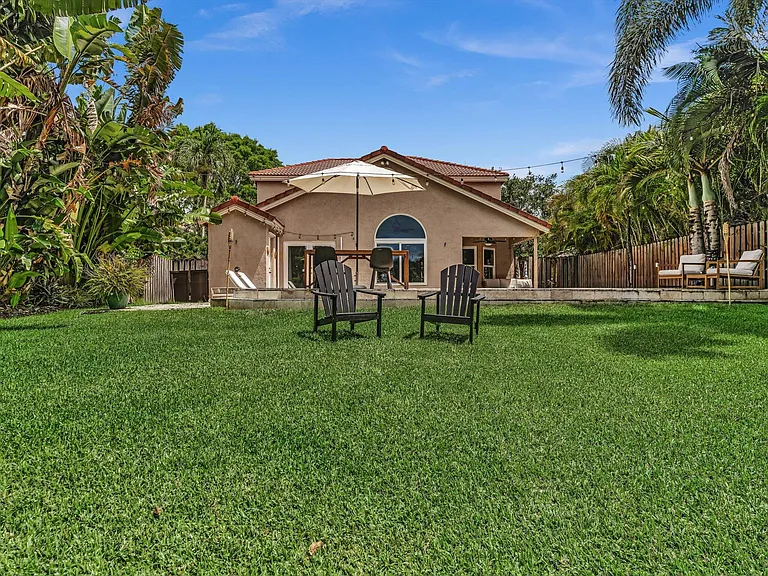 10310 Santiago St — Photo 43