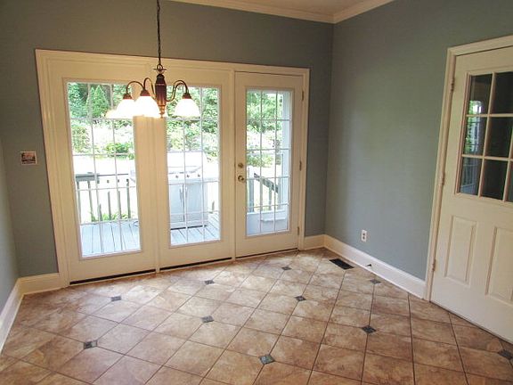 5th image of 425 Bakers Ferry Trl