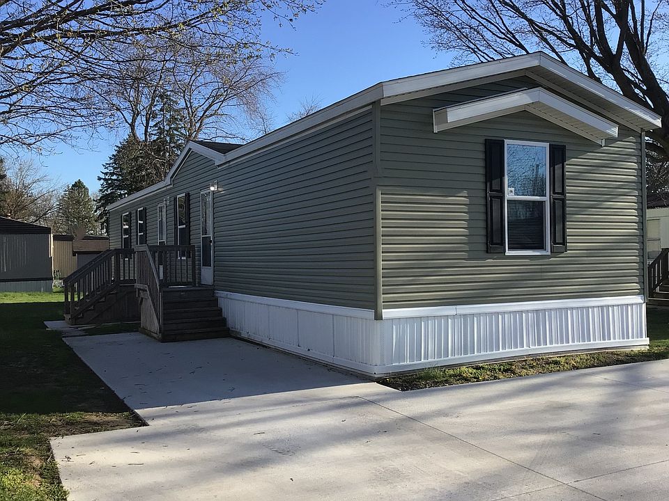 1st image of 16 Brookside Mnr #16