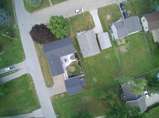 1118 Westwood Ln, Muscatine, IA 52761
