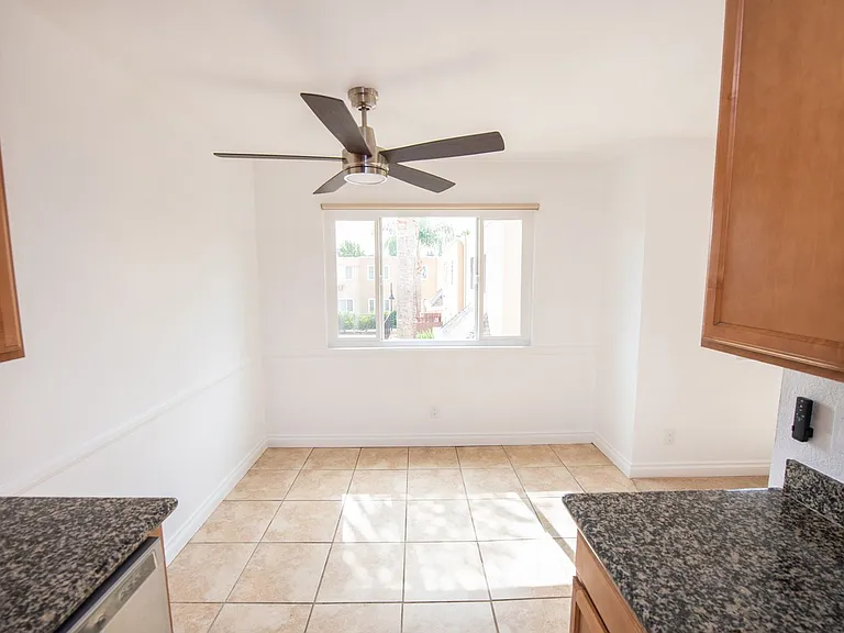 455 Ballantyne St #8 — Photo 32
