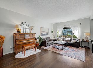 6107 176th Ave NW, Edmonton, AB T5Y3N8
