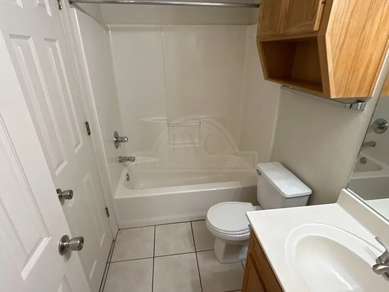 912 McDaniel Cir — Photo 18