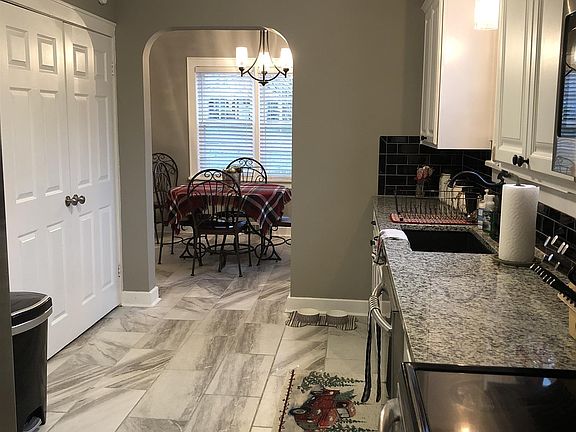 4th image of 806 S Brittain St