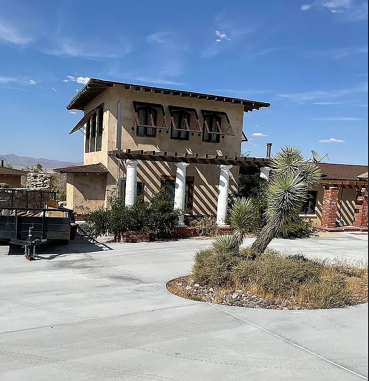 7985 Baker Rd — exterior photo