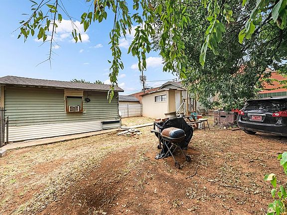 3rd image of 1434 SW 28th St