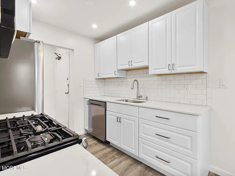 70 Stonehurst Blvd #A — Photo 2