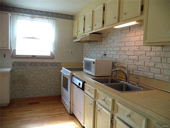4th image of 4990 Woodmark Dr