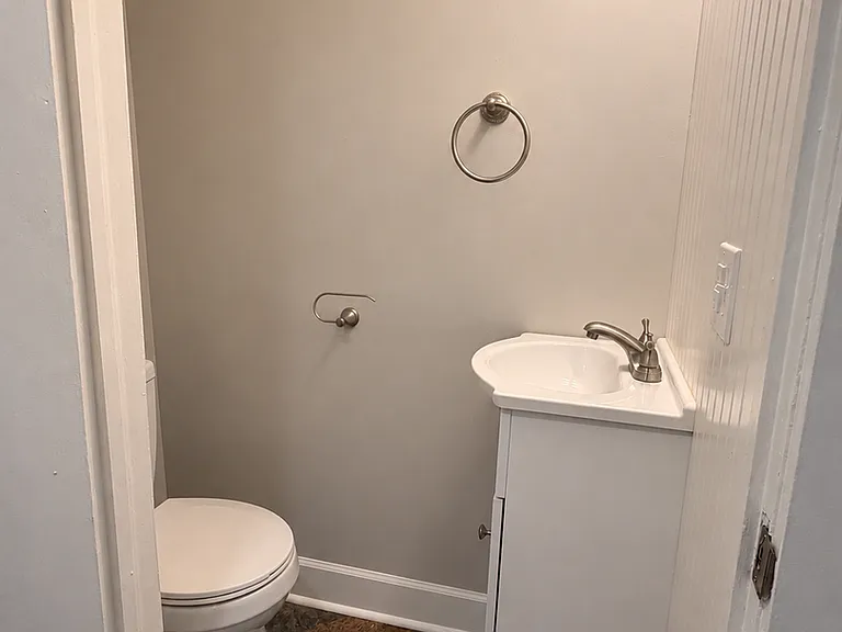 221 Neal St — Photo 16