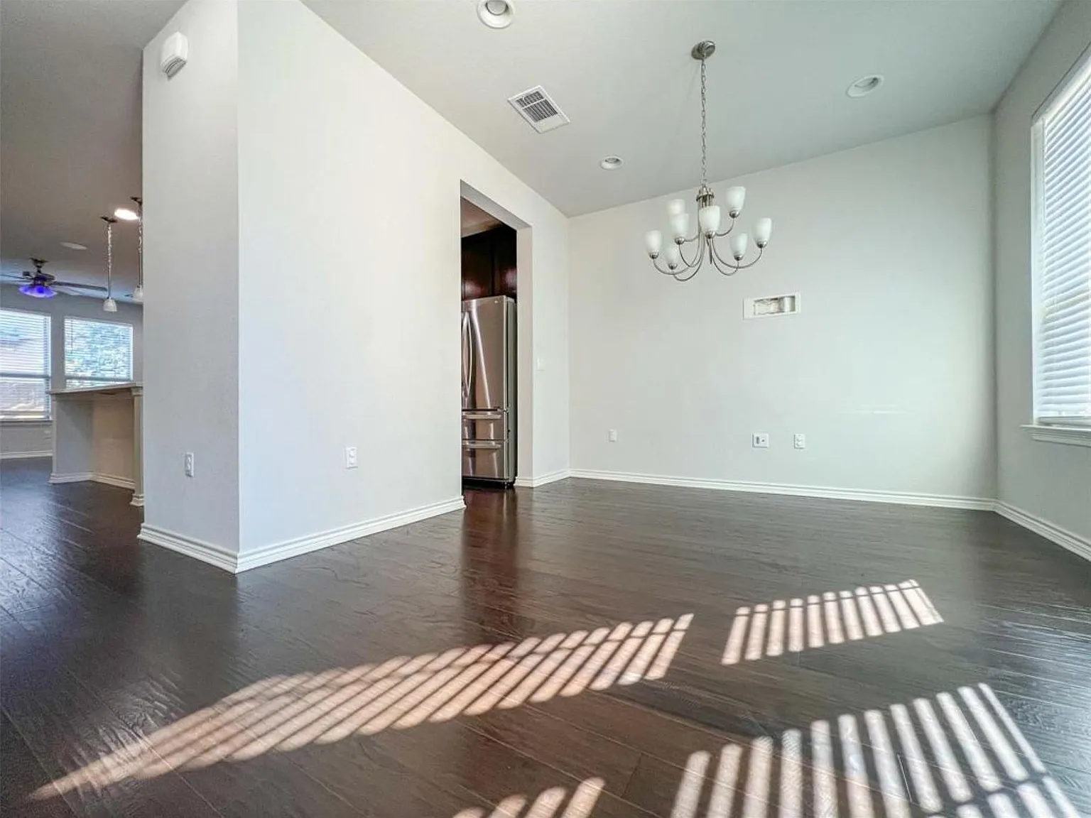 4 bed, 4.5 bath, 2522 sqft, $3,200 — Photo 4