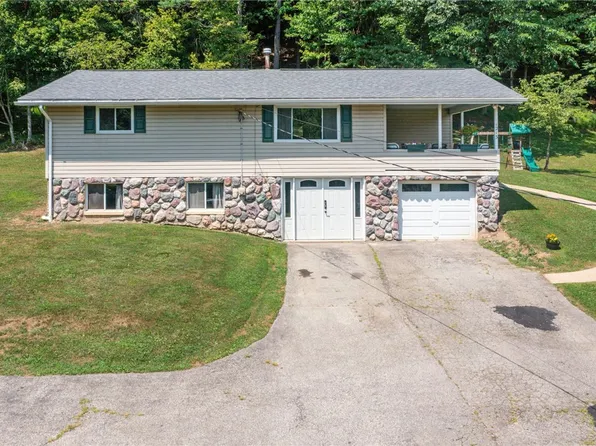 1213 Lower Mateer Rd, Vandergrift, PA 15690