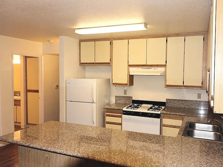 804 9th St #106 — Photo 3