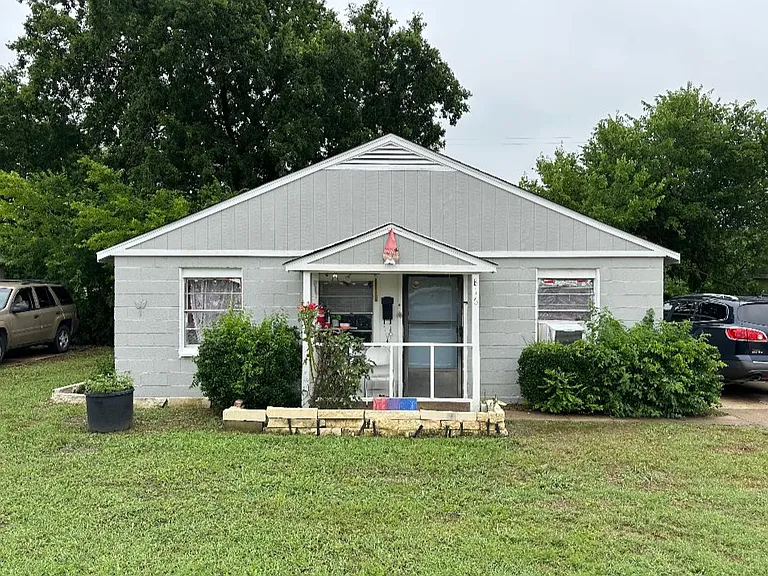 816 Ford St — Photo 3