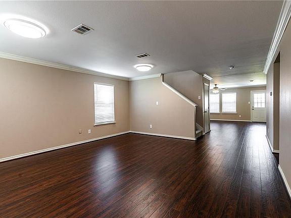 2nd image of 601 Snapdragon Ln