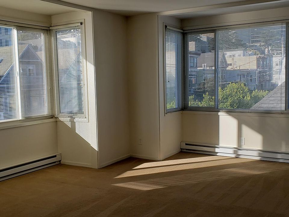 3rd floor, sunny living room, corner unit