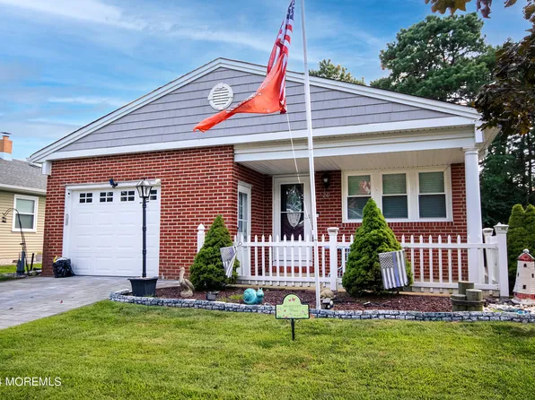 26 Pine Valley Drive, Toms River, NJ 08757