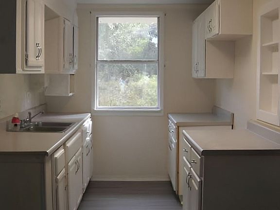 4th image of 8714 180th St