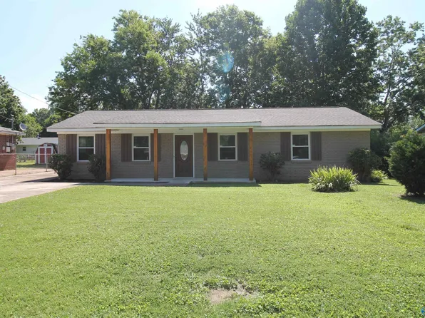 2408 Yorkshire Dr SW, Huntsville, AL 35803