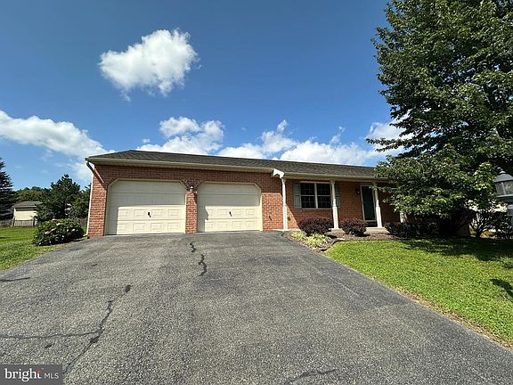 3rd image of 218 Stanford Rd