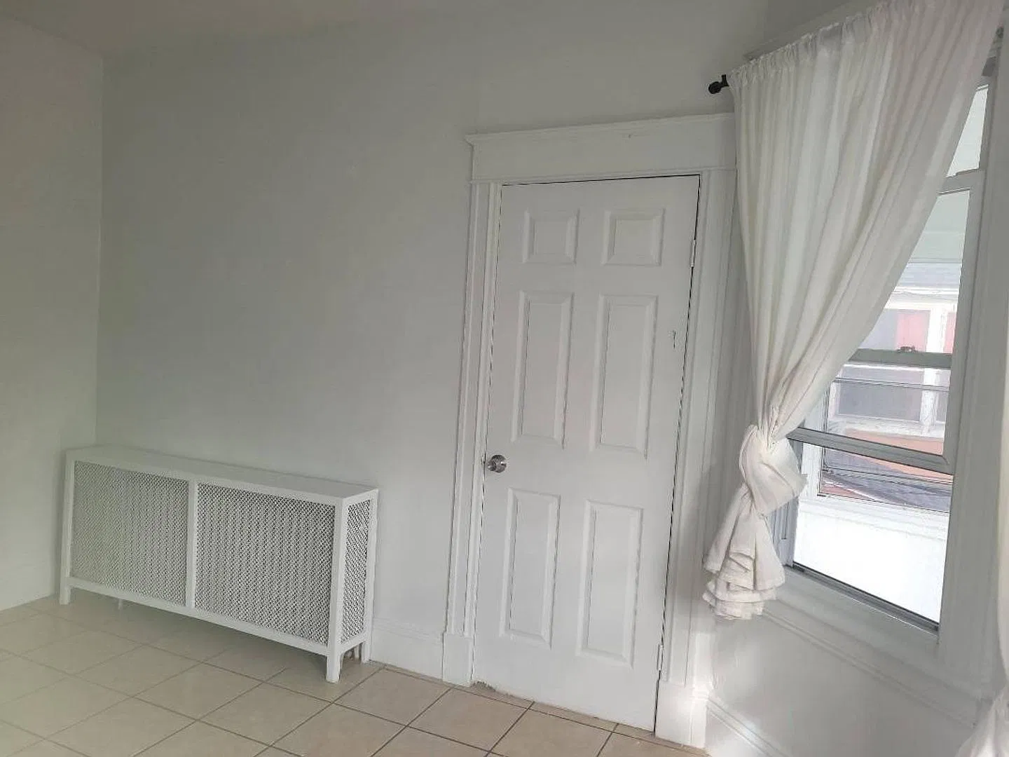Large remodeled 4 bedroom with off street parking available — Photo 4