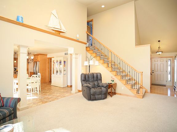 Columned entry to dining 