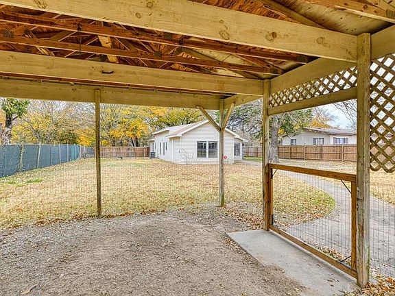 5th image of 218 Hoot Owl Cir