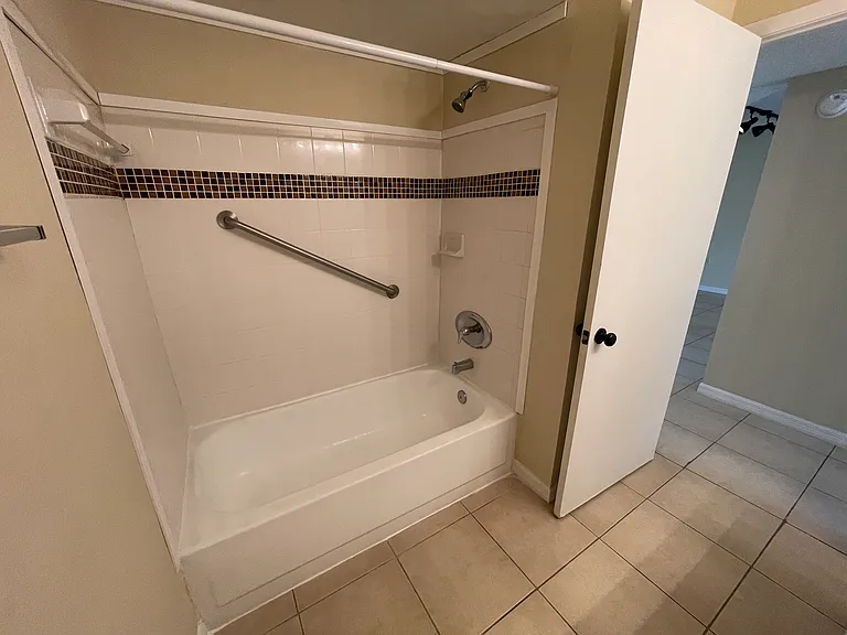 1916 Lake Atriums Cir #40 — Photo 10