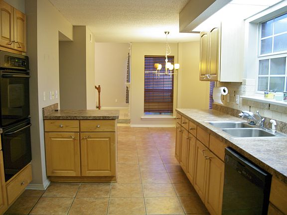 5th image of 2551 Sandpiper Cir