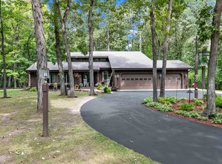 2842 Manor Dr, Oshkosh, WI 54904