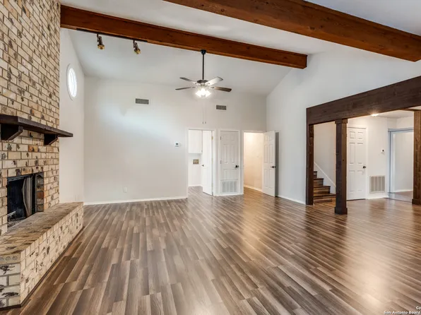 153 Amistad Blvd., Universal City, TX 78148