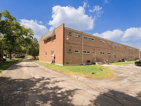 3rd image of 523 N Pleasant Dr APT 1B