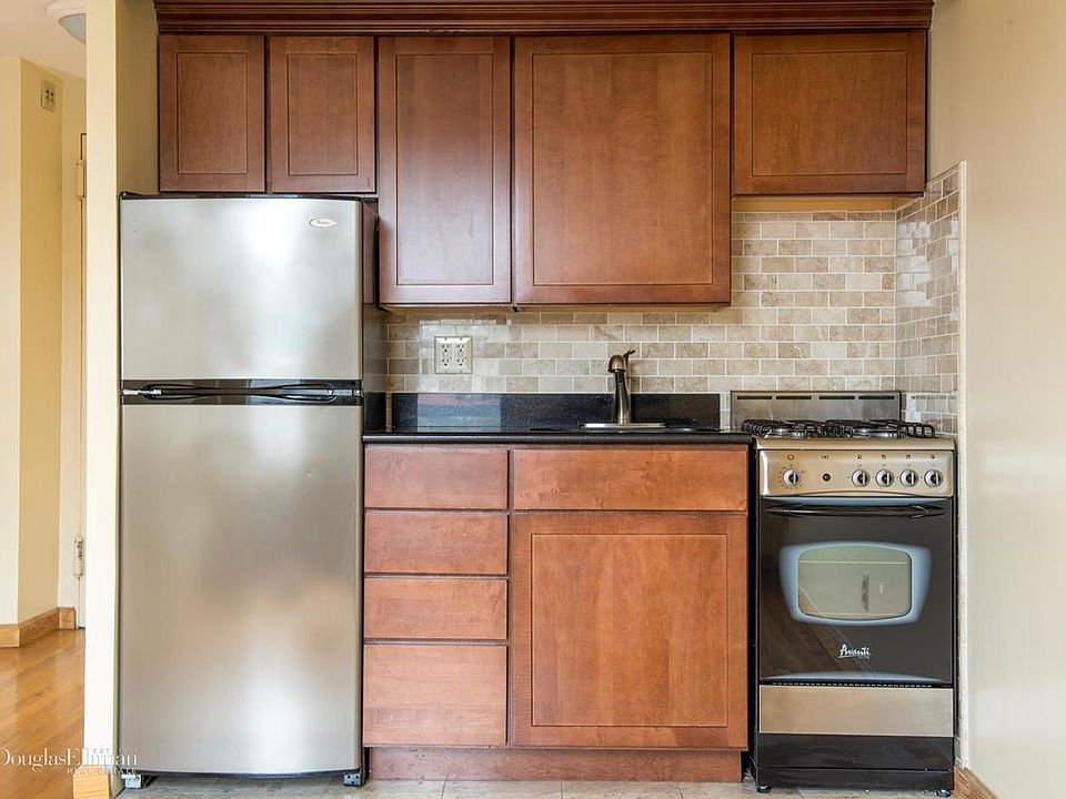1st image of 250 W 100th St #1005